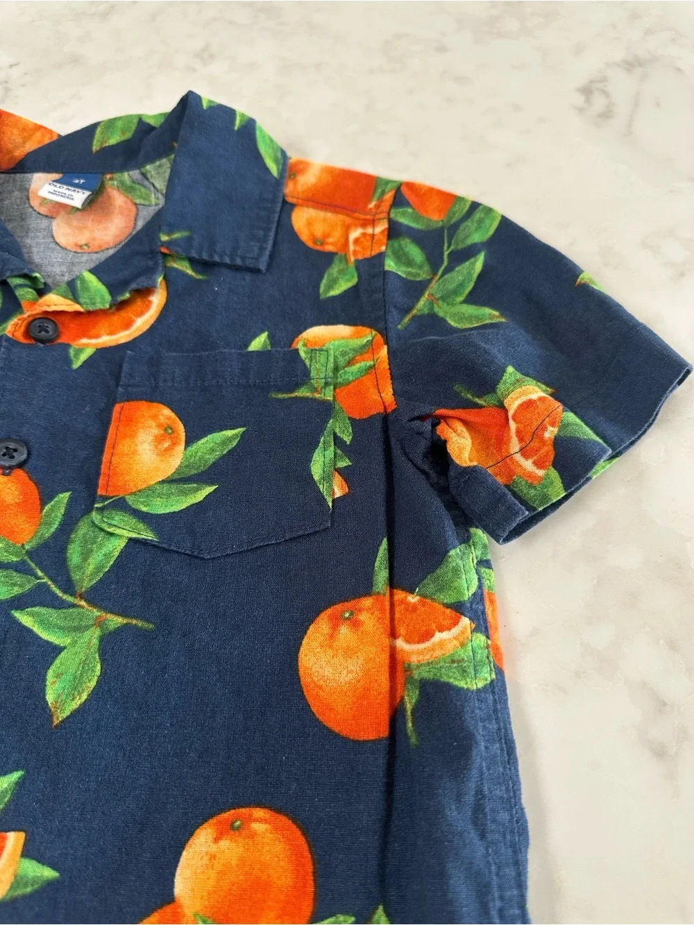 Old Navy Short-Sleeve Linen Blend Button-Up Shirt with Orange Fruit Print. 4T